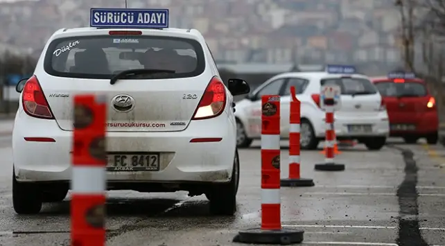 İstanbul’da bir sürücü adayı, direksiyon eğitimi uygulama sınavında objektif olmayan