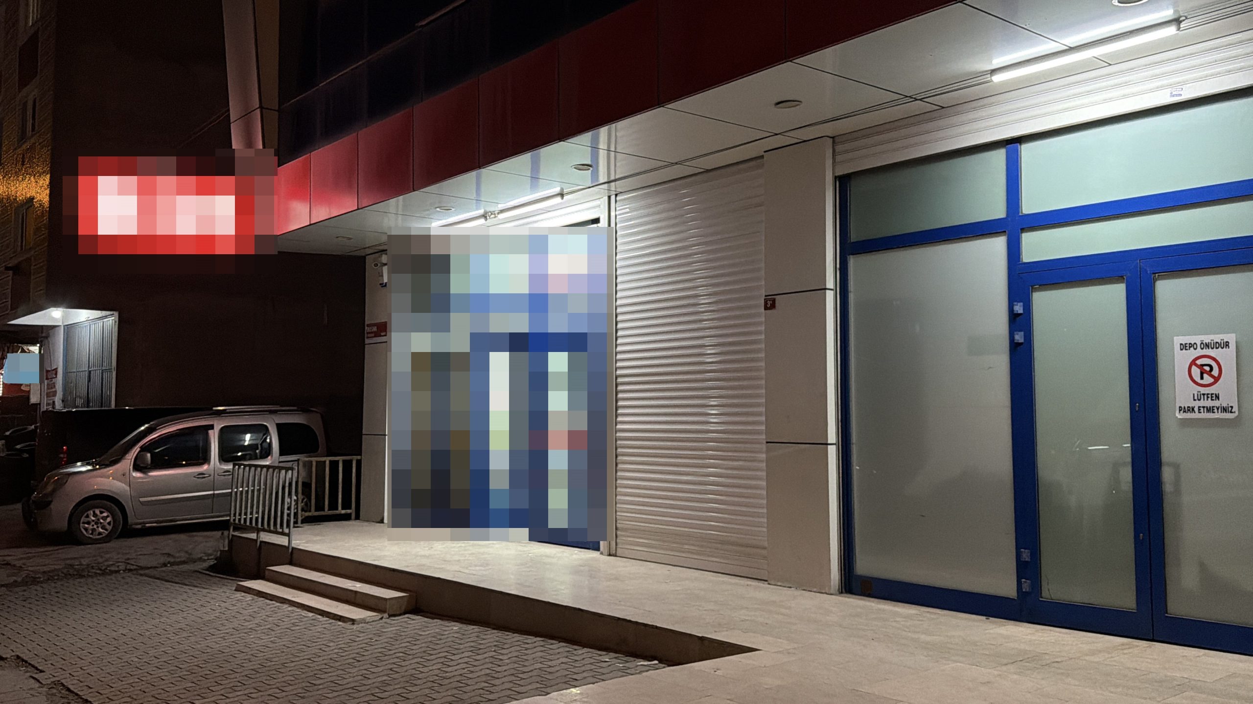 İstanbul’un Arnavutköy ilçesinde bir zincir market şubesine silahlı saldırı düzenlendi.