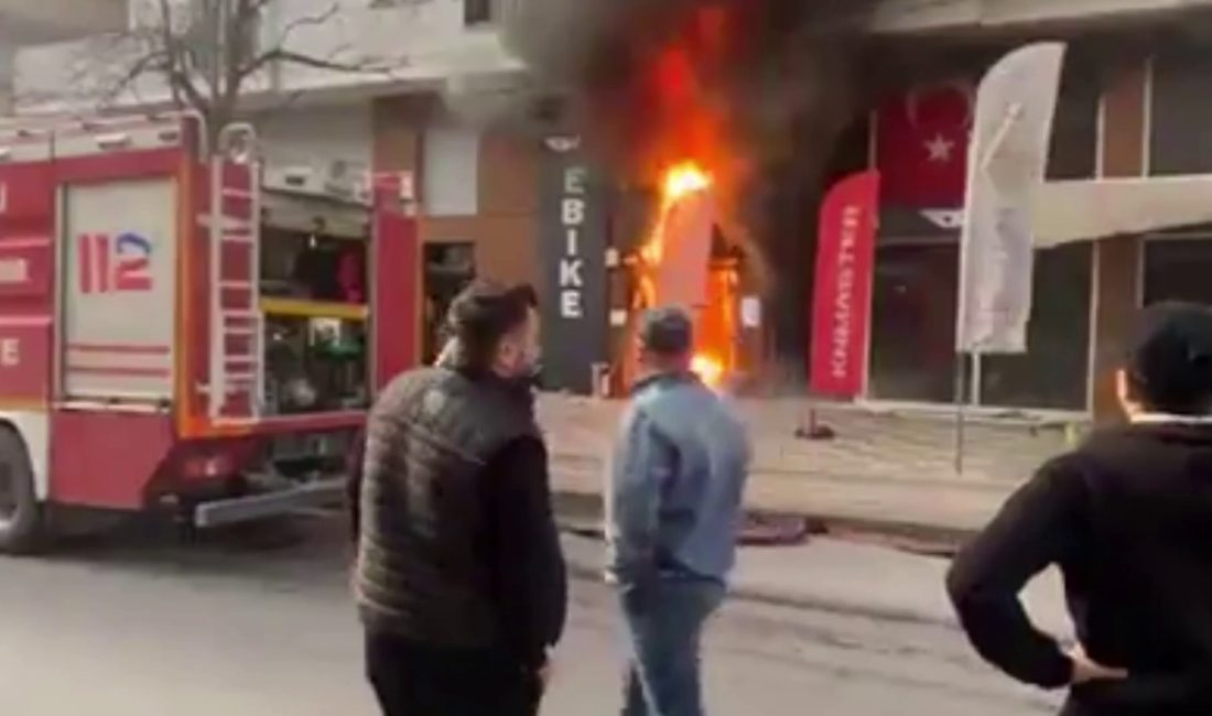 Kocaeli’nin Çayırova ilçesinde bisiklet ve elektrikli bisiklet tamiri yapılan iş