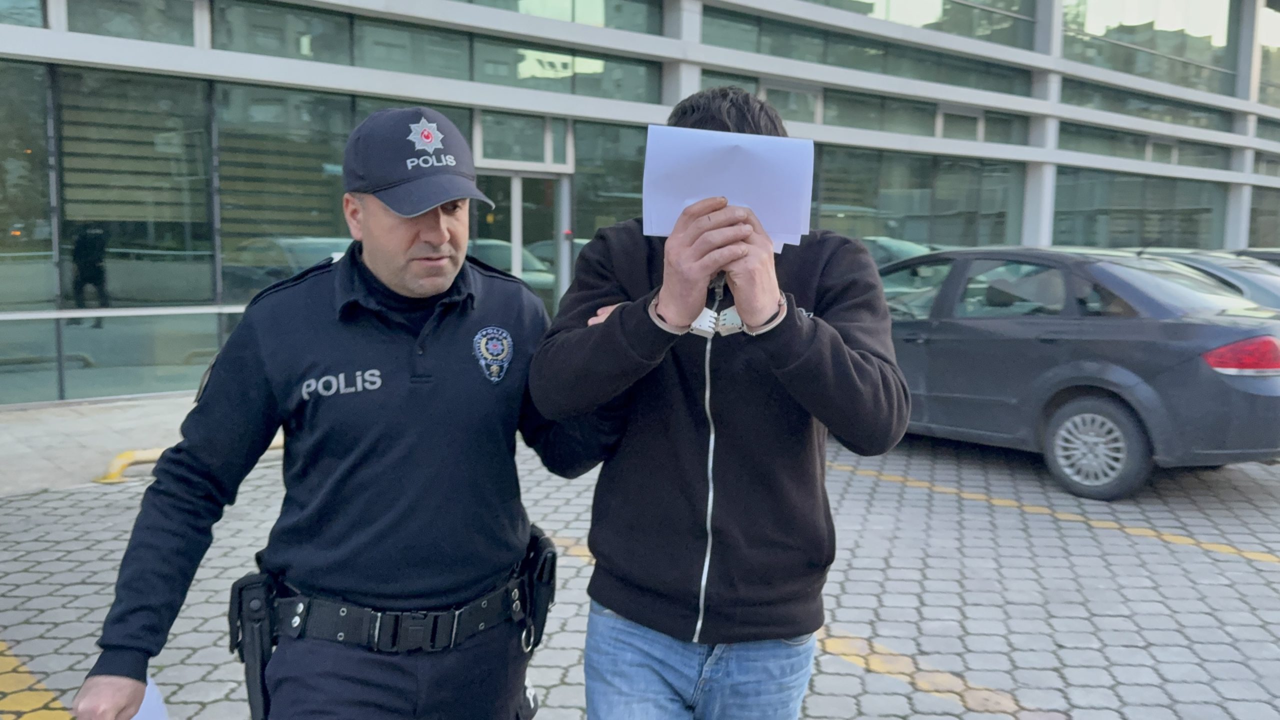 Samsun'un İlkadım ilçesinde Eşiyle yaşadığı tartışmanın ardından kayınpederinin evini benzin