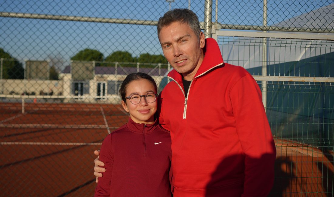 Kocaeli’de yaşayan 10 yaşındaki tenisçi Asya Kandemir, kendi yaş grubunun