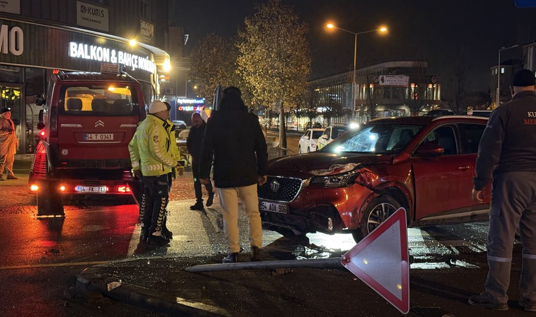 Sakarya’nın Adapazarı ilçesinde SUV tarzı araç ile toplu taşıma aracının
