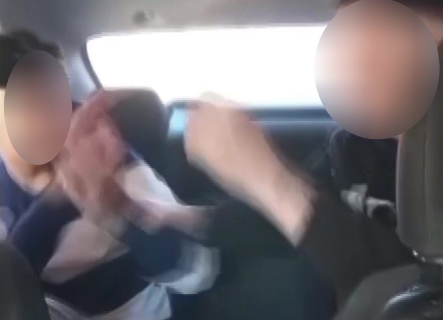 Adana’nın Seyhan ilçesinde çevrimiçi oyunda başlayan tartışma sonrası 17 yaşındaki