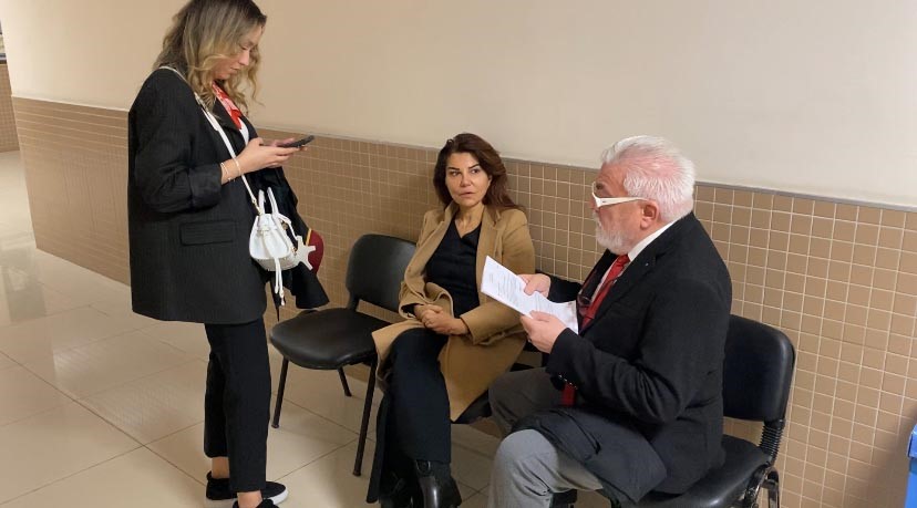 Gazeteci Sedef Kabaş, sosyal medya paylaşımları nedeniyle gözaltına alındıktan sonra