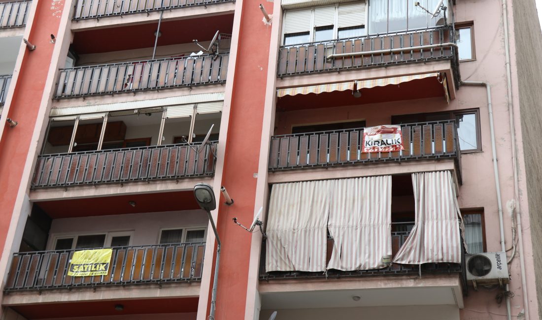 Denizli'nin Pamukkale ilçesinde 3+1 dairesini aylık 35 bin liraya kiraya