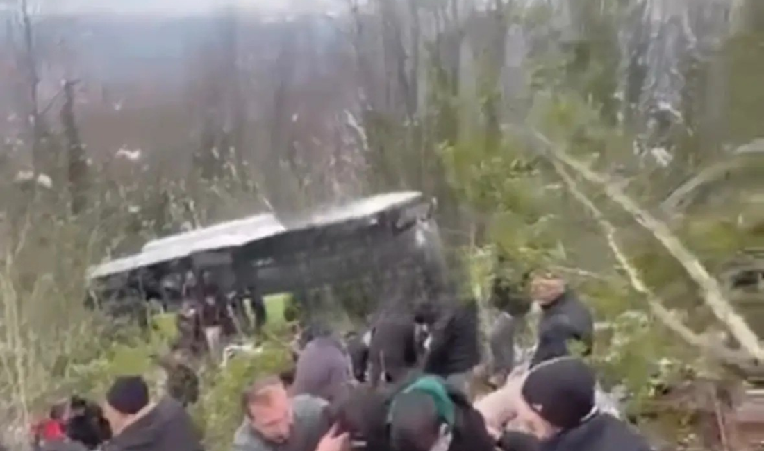 Kocaeli’nin Kartepe ilçesinde, Saklı Vadi bölgesinde seyir halindeki bir yolcu