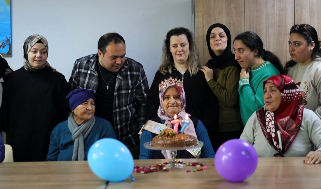 Kocaeli Alzheimer Yaşam Merkezi’nde hizmet alan Senem Murat’ın 77. yaş