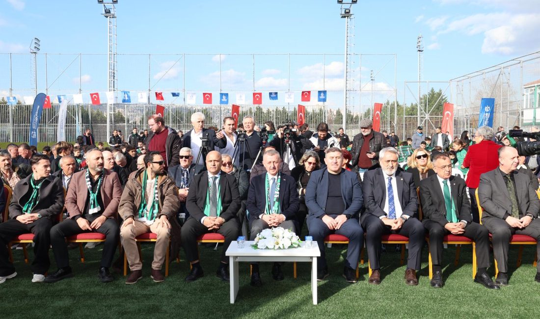 Kocaeli Büyükşehir Belediyesi'nin hayata geçirdiği Kocaelispor Vinsan Altyapı Tesisleri tanıtıldı.