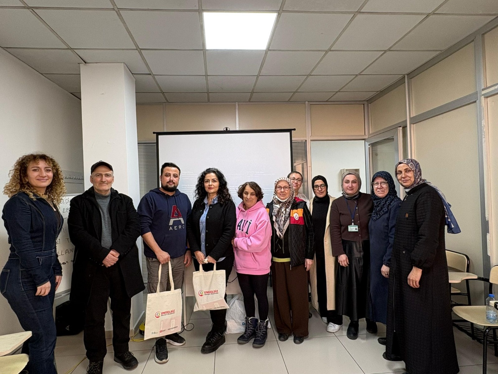 İzmit Belediyesi tarafından yürütülen Engelsiz Ebeveyn Akademisi’nin dokuzuncu haftasında ailelere