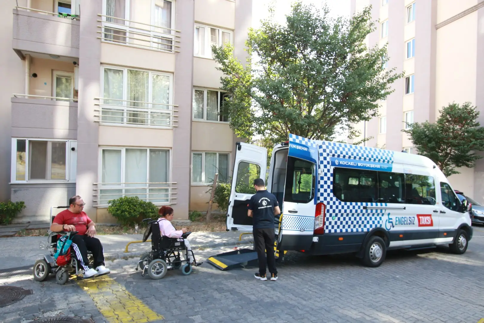 Kocaeli Büyükşehir Belediyesi, engelli bireylerin günlük yaşamını kolaylaştırmaya yönelik hayata