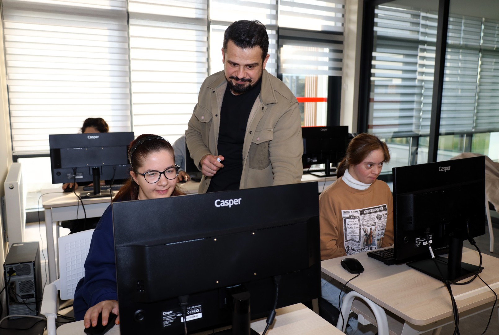 Kocaeli Büyükşehir Belediyesi, engelli bireylerin dijital dünyada daha aktif ve