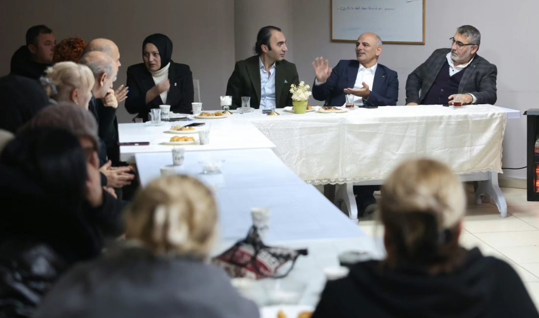 Körfez Belediye Başkanı Şener Söğüt, her akşam bir mahallede gönüllere