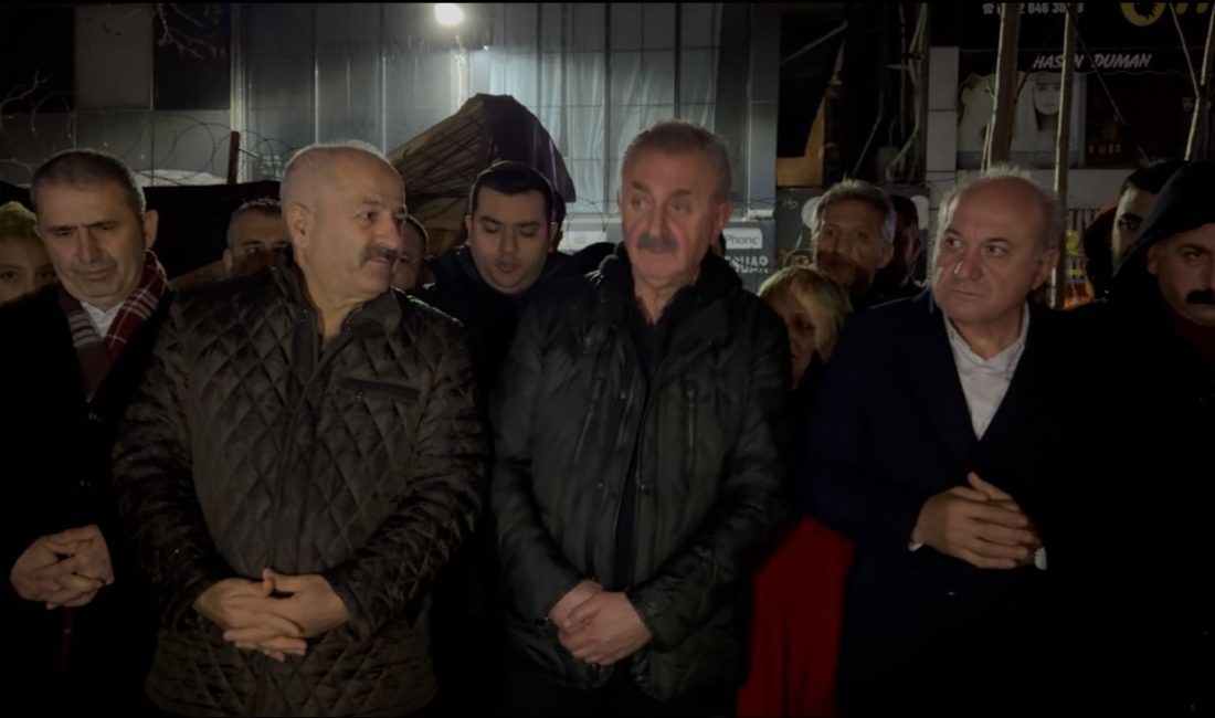 Gebze’de Atatürk Anıtı etrafında yaşanan tartışmaların ardından Cumhuriyet Halk Partisi