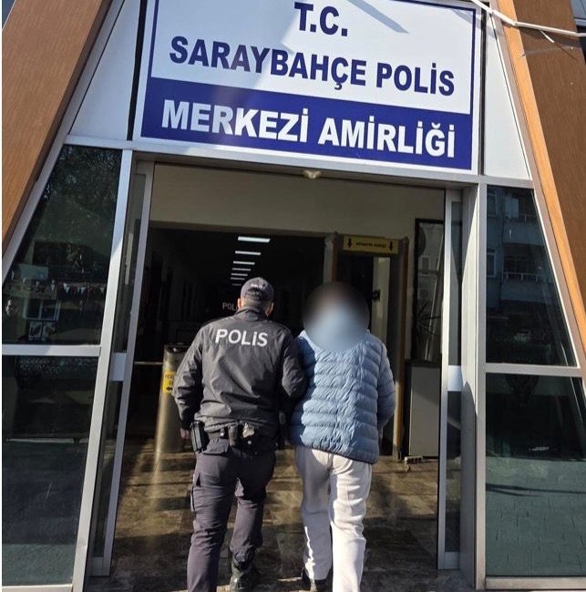Hakkında uyuşturucudan kesinleşmiş 3 yıl 1 ay 15 gün hapis