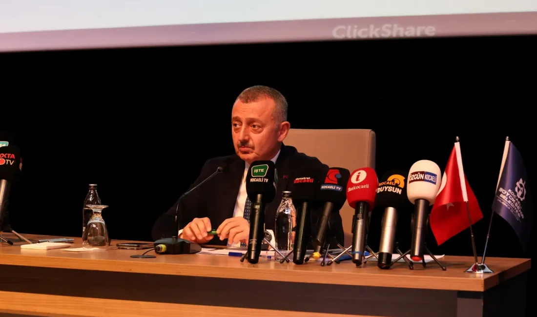 Kocaeli Büyükşehir Belediye Başkanı Tahir Büyükakın, meclis toplantısında Gebze’de Aslan