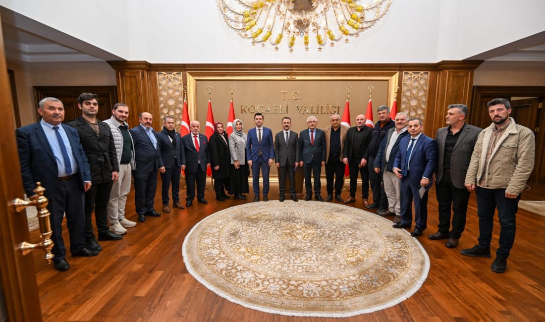 Kocaeli Gümüşhane Dernekler Federasyonu Başkanı Selami Kolcu ve federasyon yönetimi,