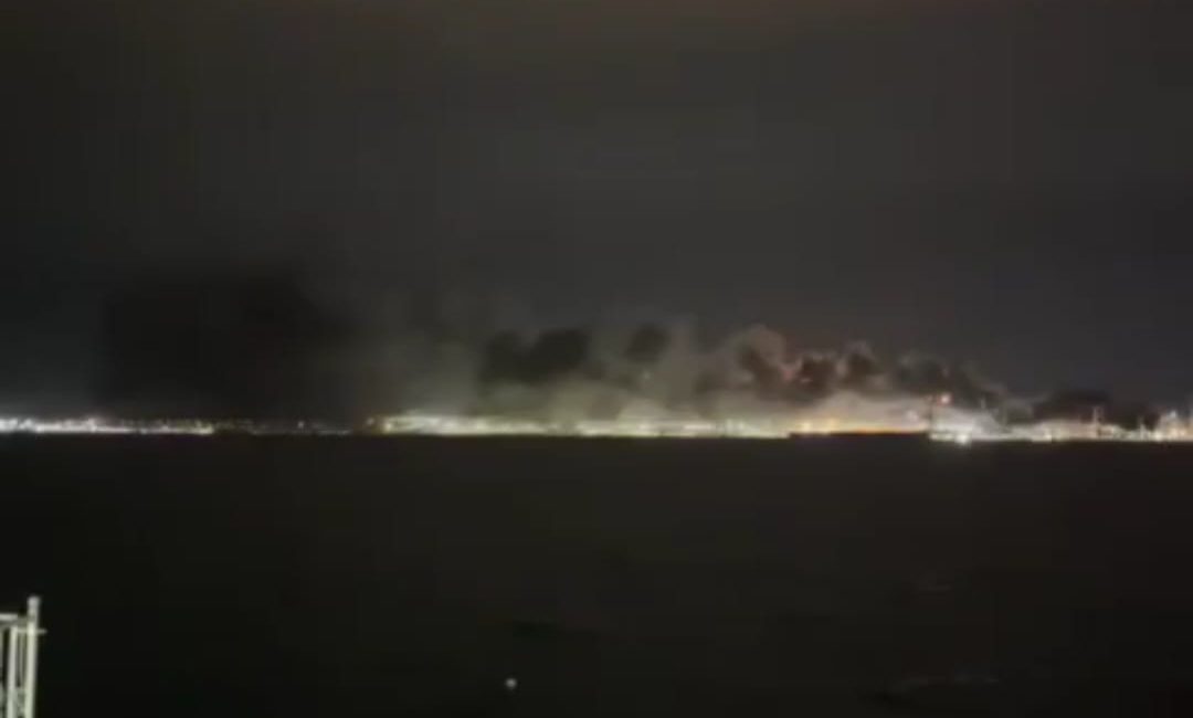 Kocaeli’nin Körfez ilçesinde bulunan TÜPRAŞ İzmit Rafinerisi’nde bir benzin tankında