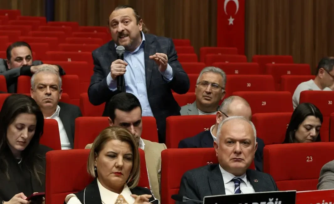 Kocaeli Büyükşehir Belediyesi Meclisi’nde Kandıra’dan gelen vatandaşlar üzerinden yaşanan tartışma,
