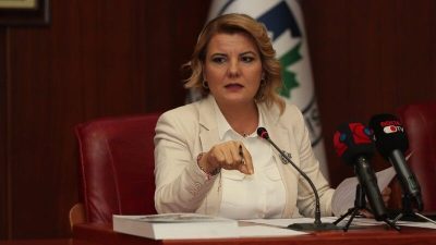 İzmit Belediyesi'ne yönelik yürütülen soruşturma kapsamında gözaltına alınan şüphelilerin adliyedeki