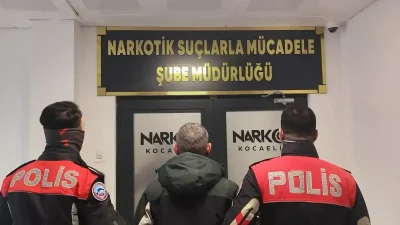 İzmit’te Motosikletli Polis (Yunus) Timleri, şüpheli hareketleri nedeniyle durdurdukları bir