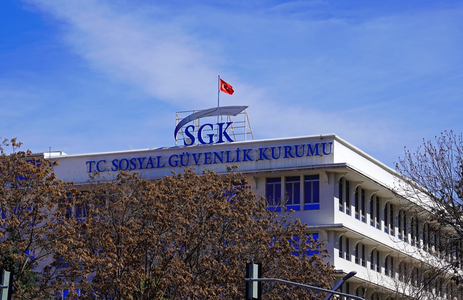 Sosyal Güvenlik Kurumu (SGK), çalışma hayatının en büyük kanayan yaralarından