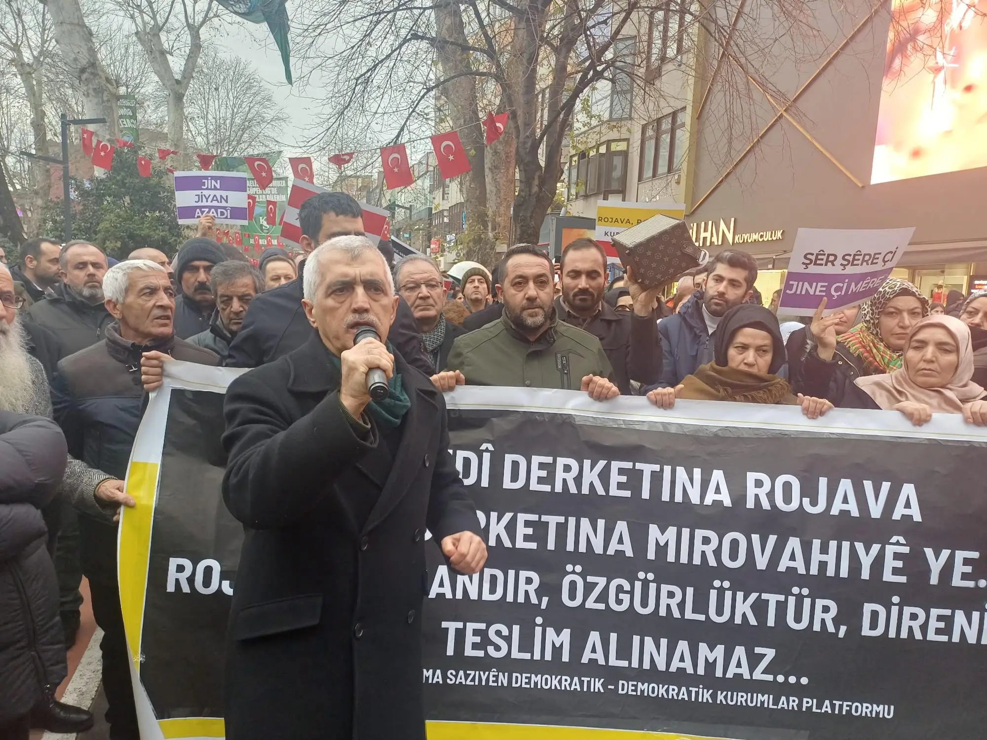 DEM Parti Kocaeli Milletvekili Ömer Faruk Gergerlioğlu, İzmit Yürüyüş Yolu’nda