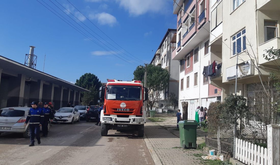 Kocaeli’nin Körfez ilçesinde bir apartman dairesinde çamaşır makinesinin yanmasıyla çıkan
