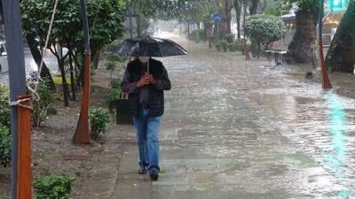 Kocaeli genelinde gece saatlerinden itibaren etkili olan sağanak yağışla birlikte