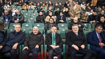 Kocaeli Valisi İlhami Aktaş, Trendyol Süper Lig’in 20’nci haftasında oynanan