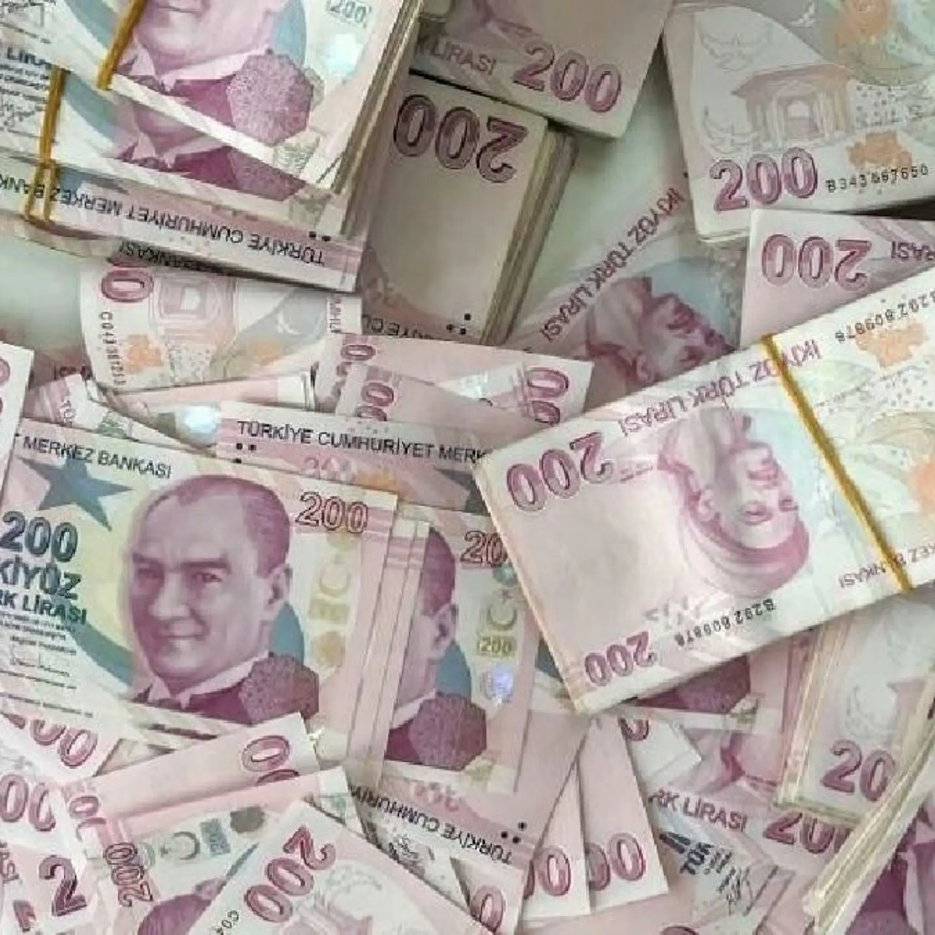 Çalışanların maaşından her ay kesinti yapılmasını öngören Tamamlayıcı Emeklilik Sistemi