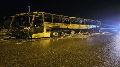 Kuzey Marmara Otoyolu’nun İzmit geçişinde boş bir yolcu otobüsünde çıkan