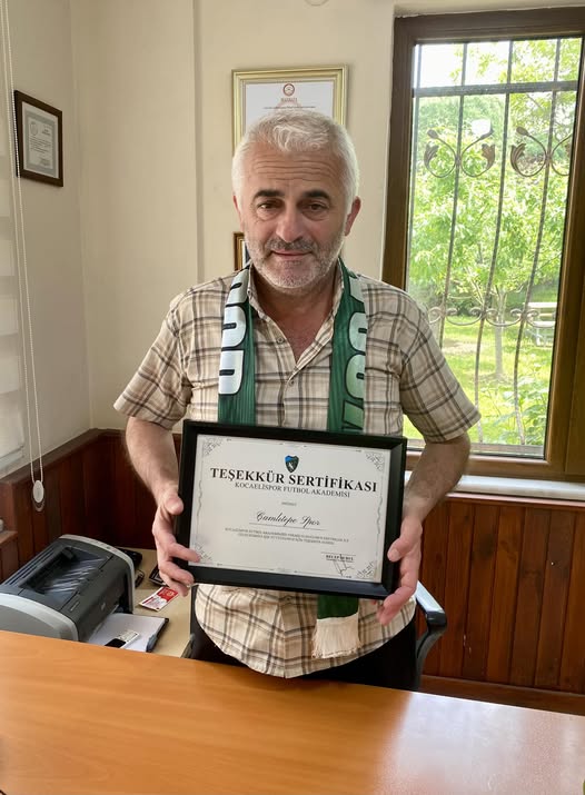 Körfez Çamlıtepespor Kulübü’nün uzun yıllar yöneticiliğini yapmış, kulübe verdiği emeklerle