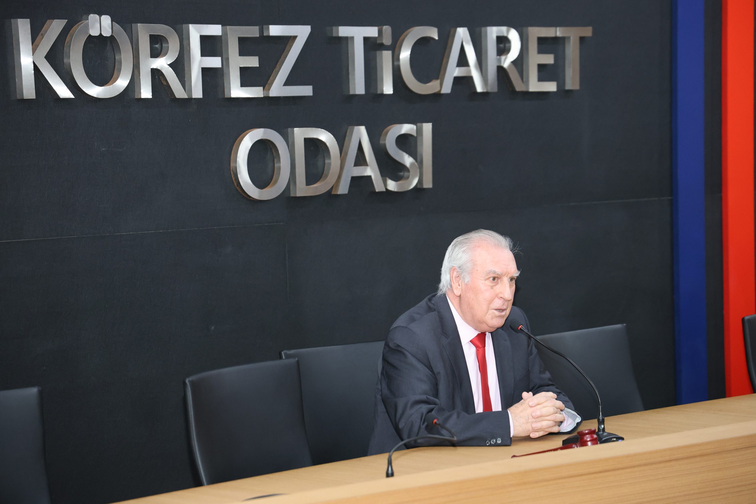 Körfez Ticaret Odası, bölgenin önemli değerlerinden tarihçi ve akademisyen Vahdettin