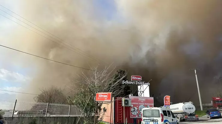 Komşu il Sakarya’nın Serdivan ilçesinde bir bisküvi fabrikasında çıkan yangın,