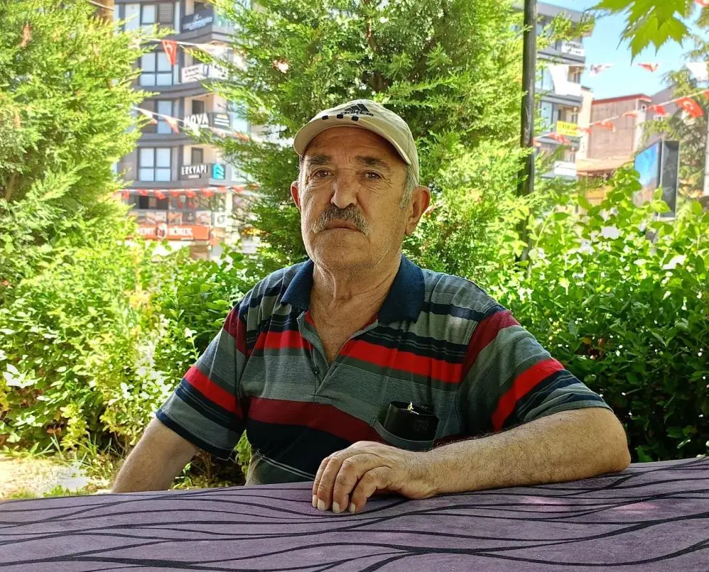 Denizli’nin Acıpayam ilçesinde yalnız yaşayan işitme engelli adamın, yakınlarının iki