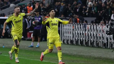 Dün akşam oynanan maçta, Fenerbahçeli bir futbolcunun Trabzonspor tribünlerine karşı