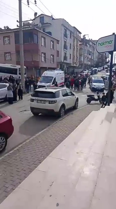Gebze’de okul çıkışı yolun karşısına geçmeye çalışan 1. sınıf öğrencisi