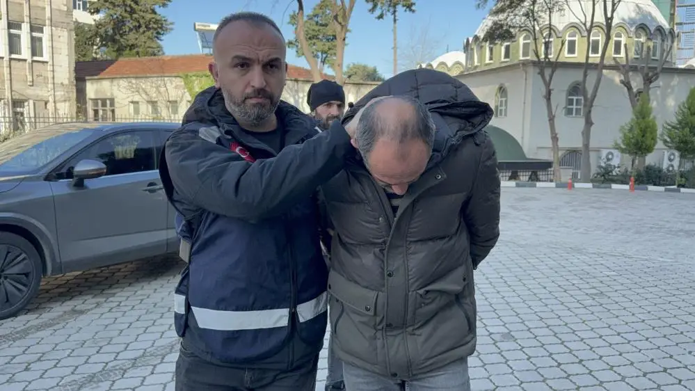 Samsun'un İlkadım ilçesinde, yıllar önce kız kardeşini kaybeden bir şahıs,