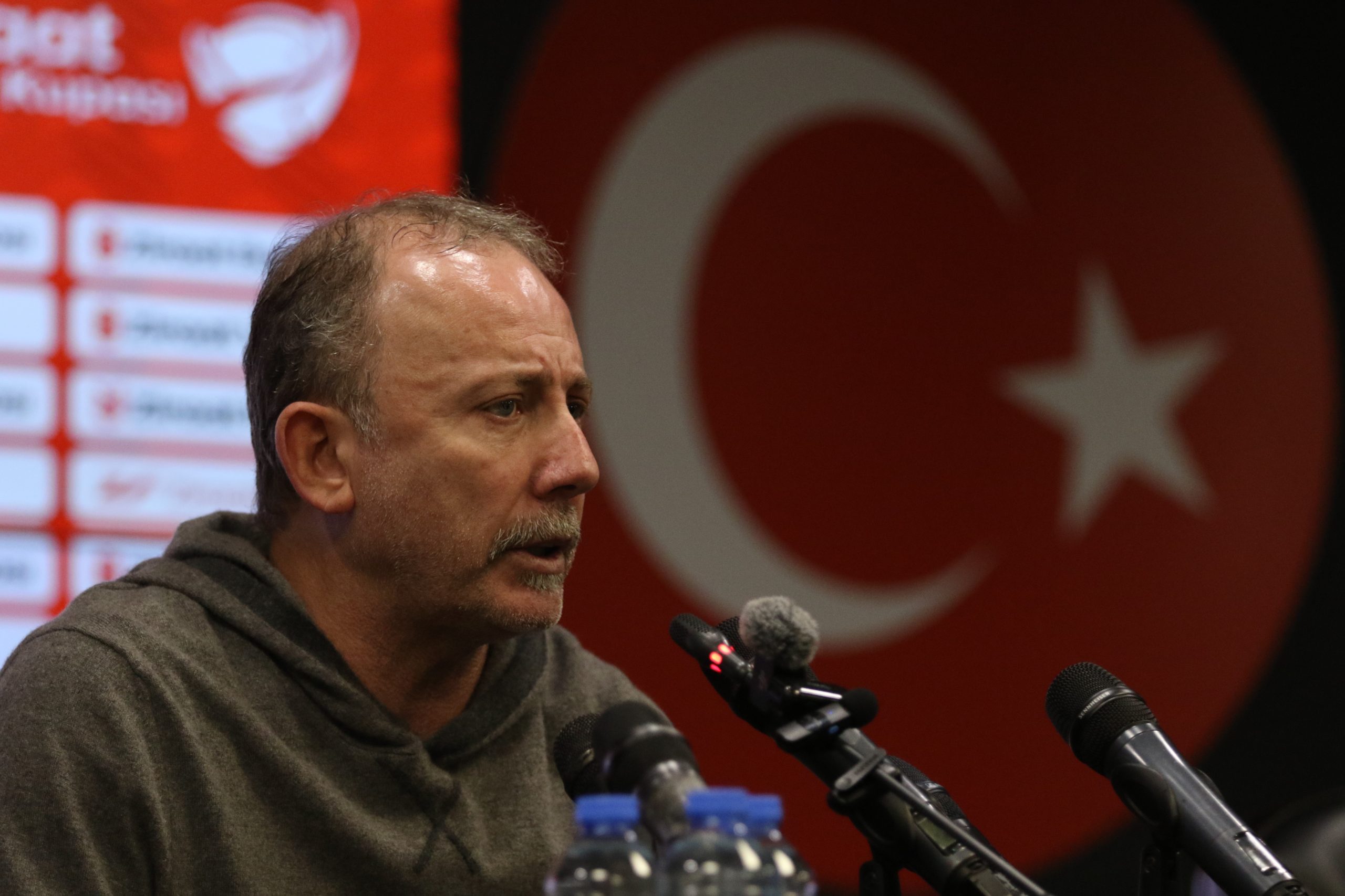 Beşiktaş Teknik Direktörü Sergen Yalçın, Kocaelispor ile berabere kaldıkları Ziraat