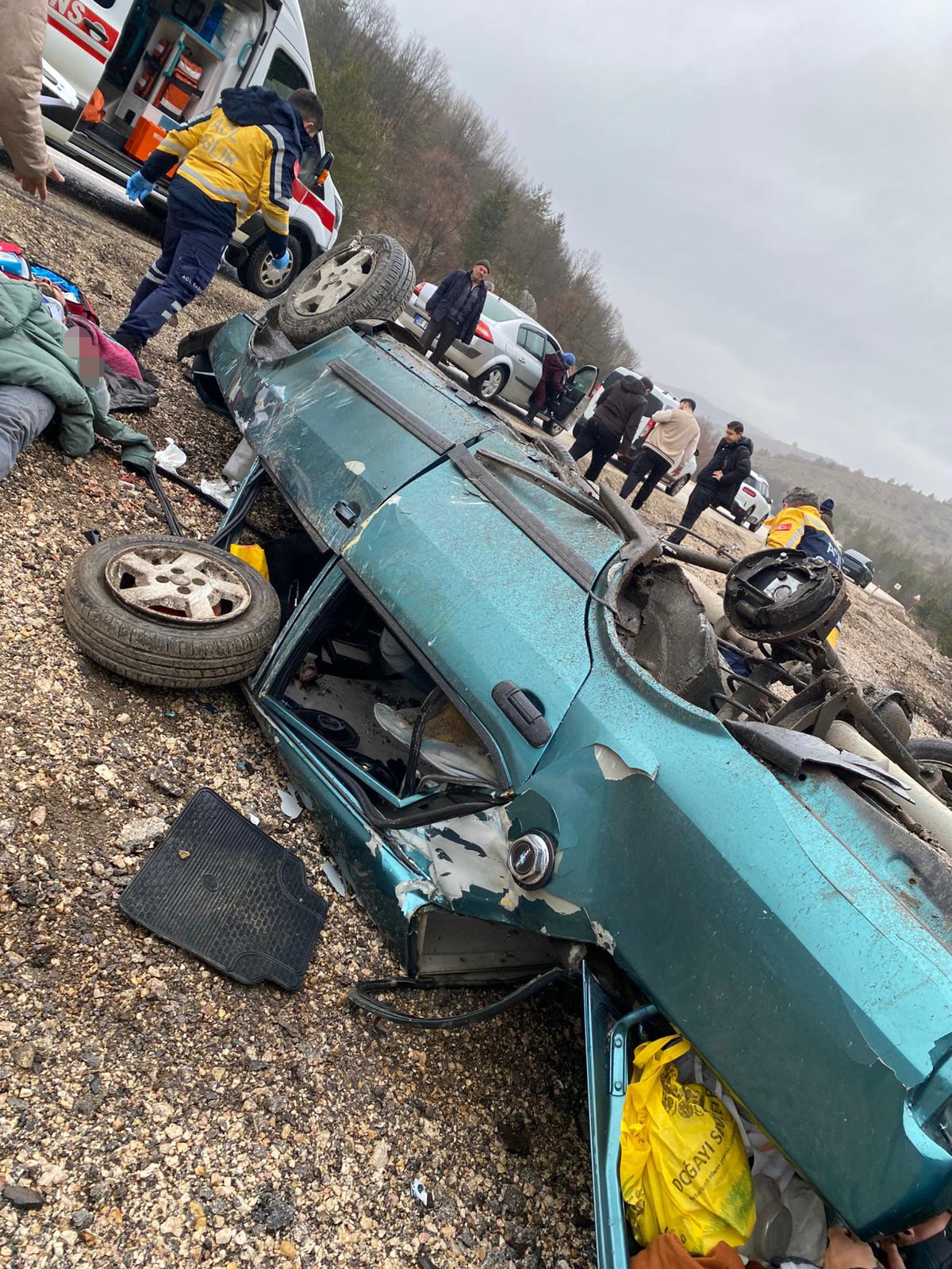 Bolu’nun Gerede ilçesinde kontrolden çıkarak takla atan otomobilde bulunan 4