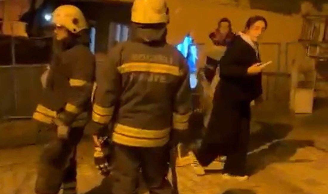 Kocaeli’nin İzmit ilçesinde evinde oturan adam, geri manevra yapan kamyonetin