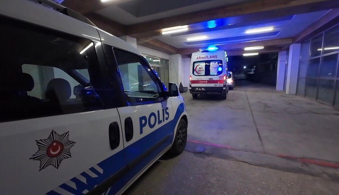 Karaman’da parkta iki çocuk arasında çıkan tartışma bıçaklı kavgaya dönüştü.