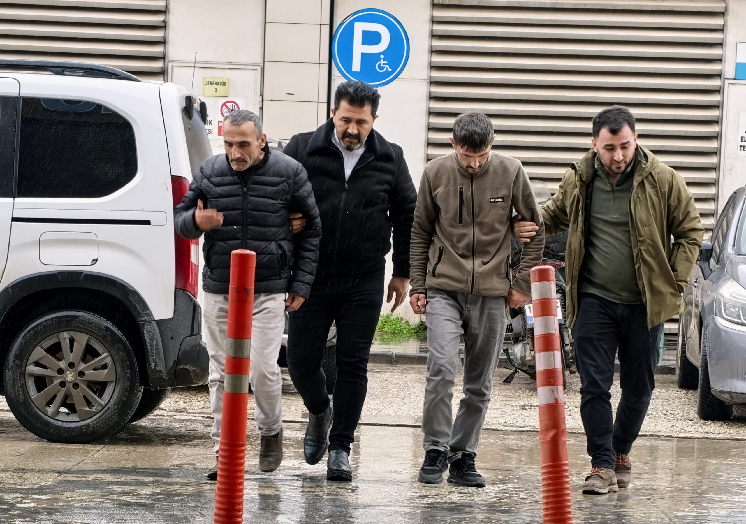 Bursa'nın İnegöl ilçesinde çıkan kavgada alkol aldığı arkadaşını fırça sapıyla