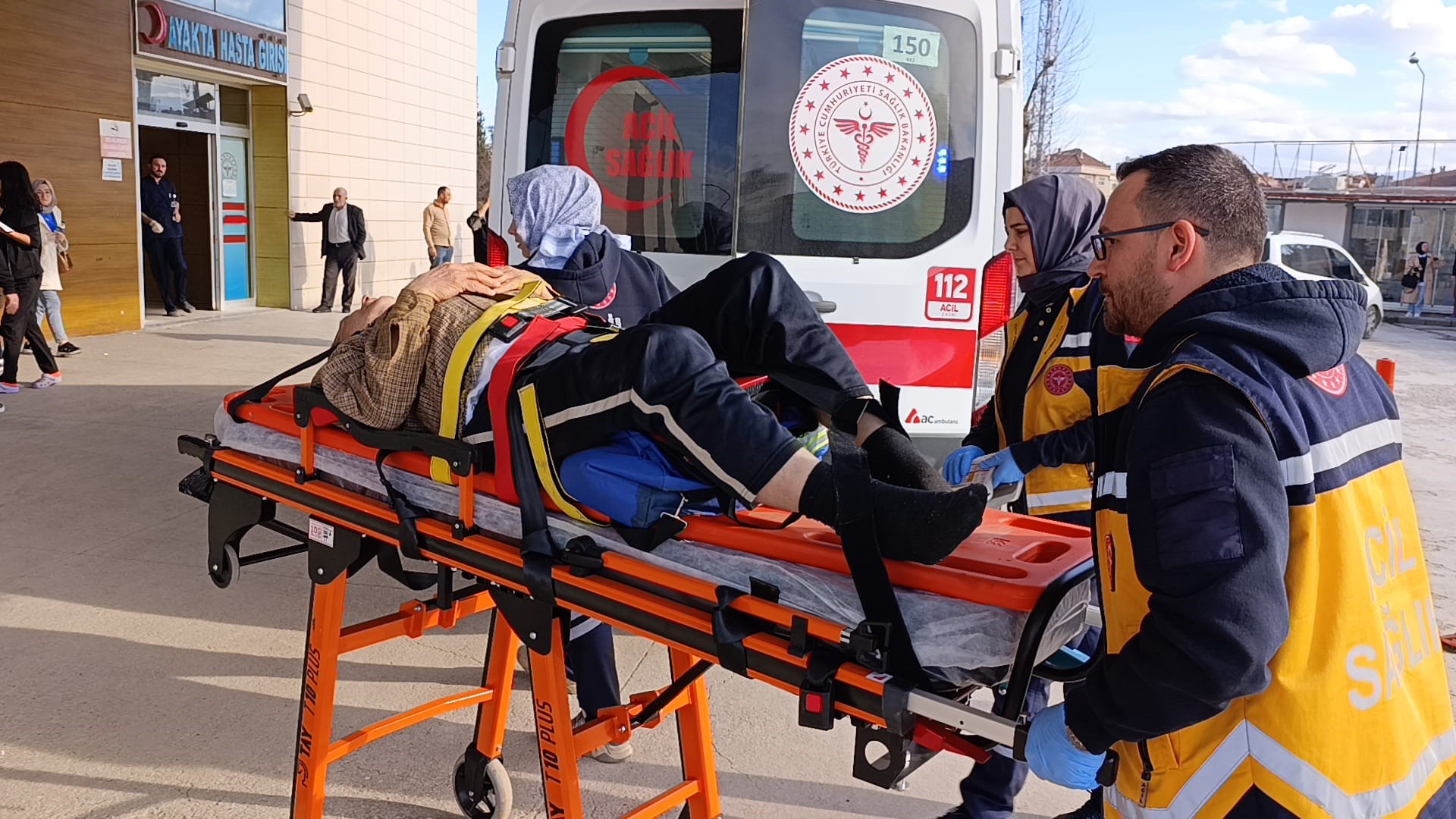Bursa'nın İnegöl ilçesinde arızalanan traktörünü tamir etmeye çalışan 67 yaşındaki