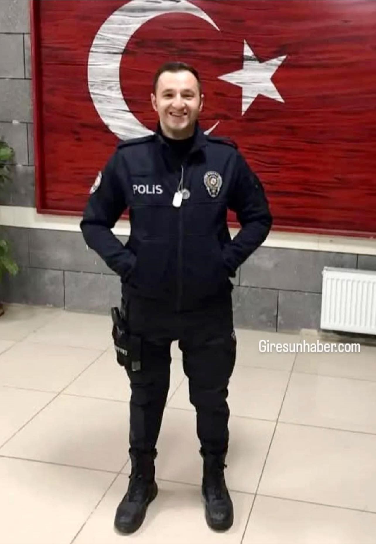 Giresun’un Piraziz ilçesinde görev yapan trafik polisi Emrah Sevim, evinde
