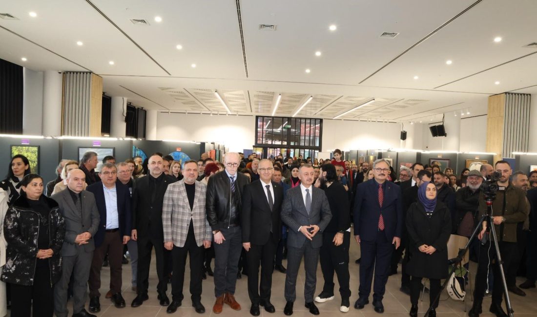 Kocaeli Sanat Galerisinde "Binbir Gece Resimleri; Düşler Atlası" sergisinin açılışına