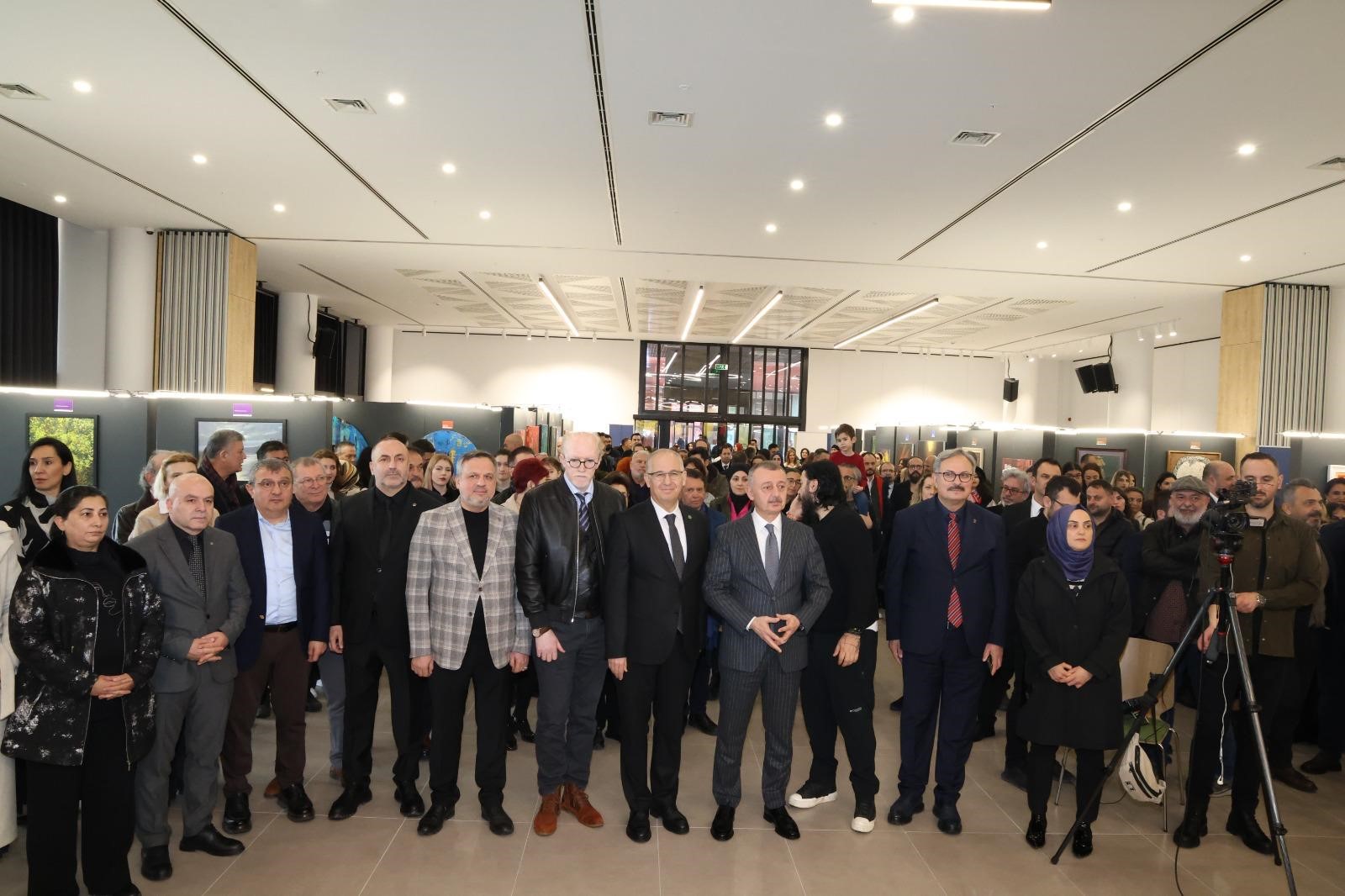 Kocaeli Sanat Galerisinde "Binbir Gece Resimleri; Düşler Atlası" sergisinin açılışına