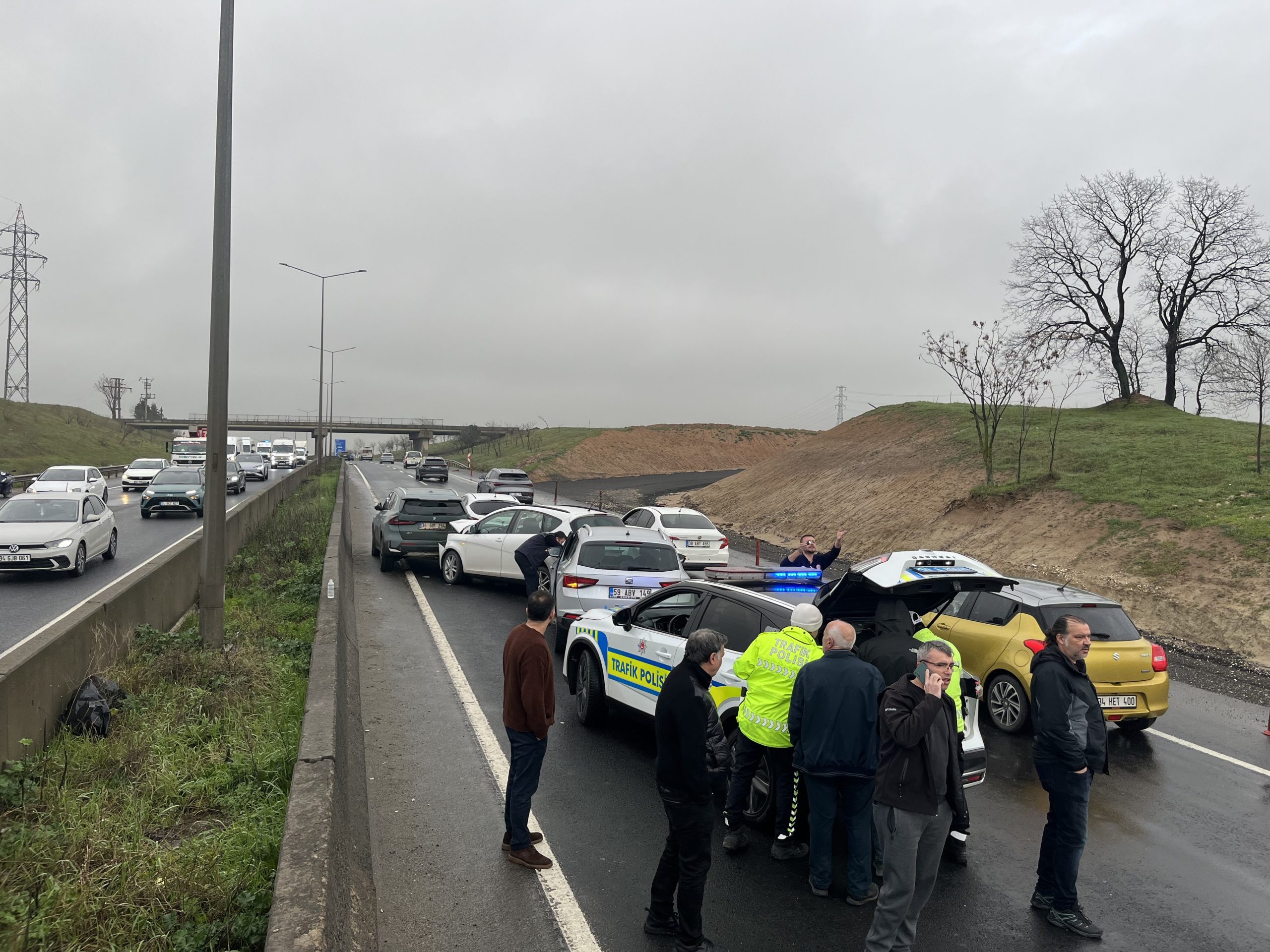 Tekirdağ Çorlu Çevre Yolu’nda meydana gelen zincirleme kazada 4 araç