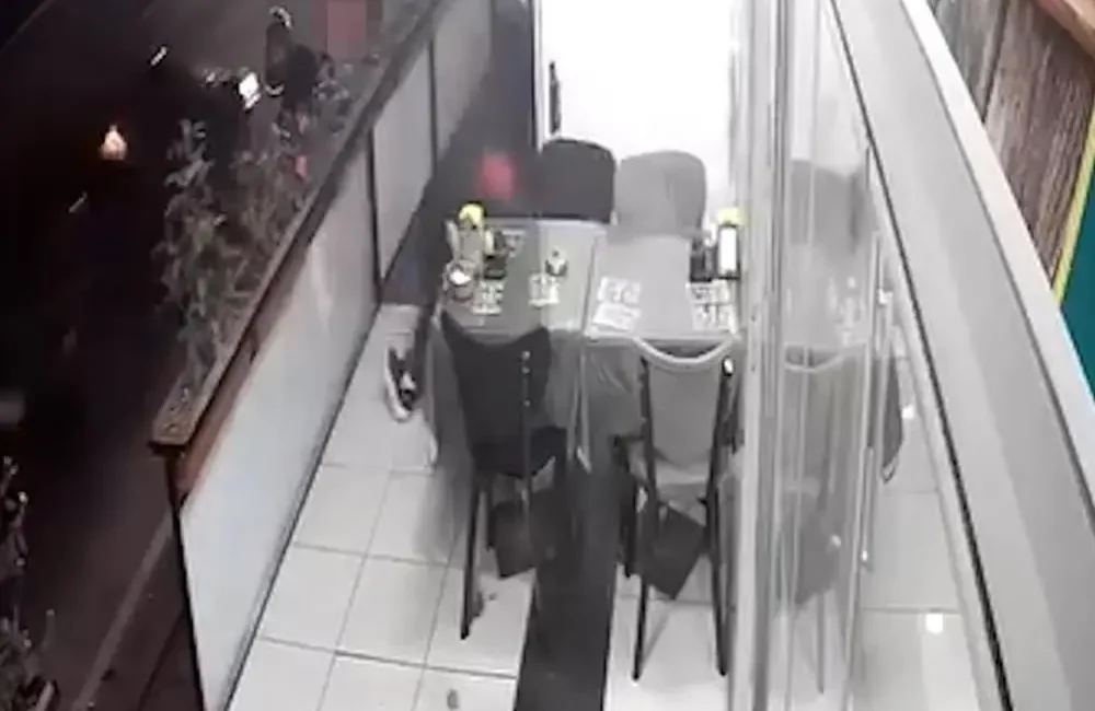 Gebze’de, içeride müşterilerin bulunduğu sırada