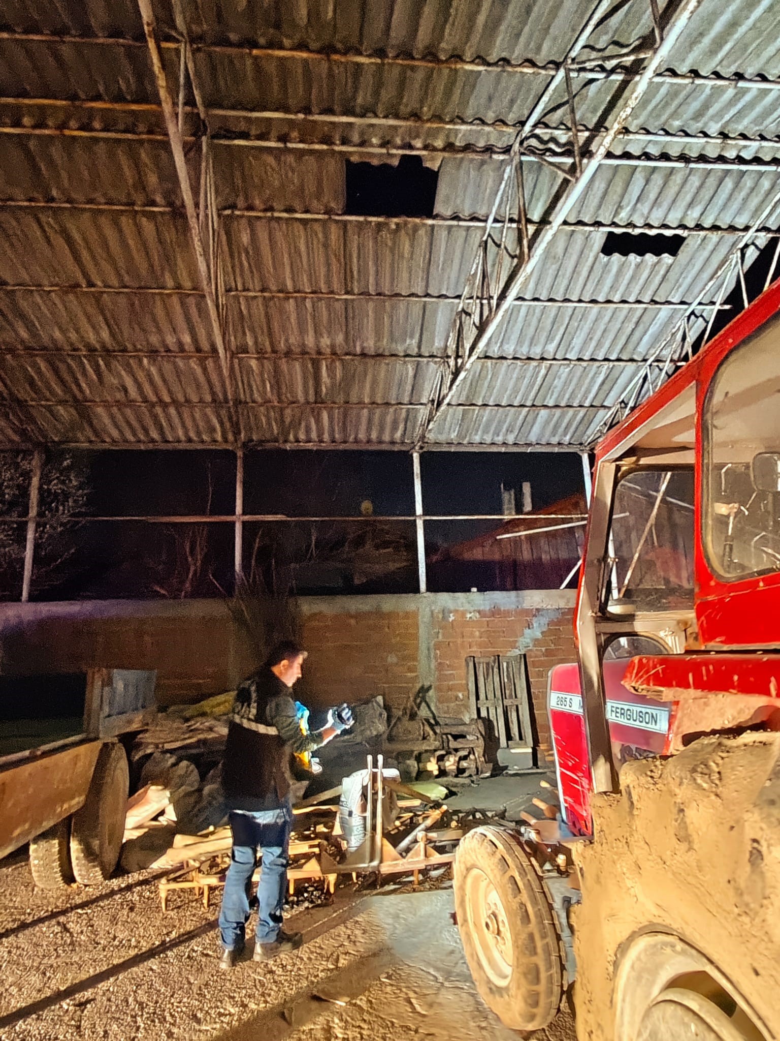 Sakarya’nın Akyazı ilçesinde evinden kamyonlar dolusu çöp çıkartılan 76 yaşındaki